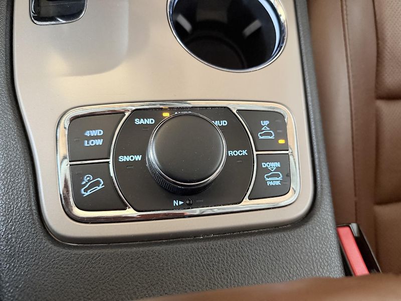 Jeep Grand Cherokee 3,0L V6 Diesel 250k Summit 4 - fotka 16 z 30