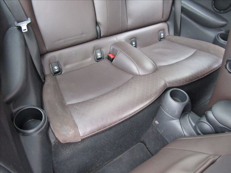 Mini Cooper 1.5D, automat, kůže - fotka 23 z 38