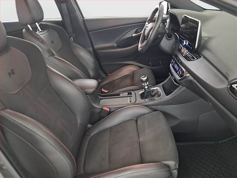Hyundai i30 (2022) N-Line 1.5 T-GDI MHEV - fotka 9 z 16