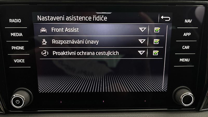 Škoda Karoq 2.0 TDI DSG Style - fotka 25 z 28
