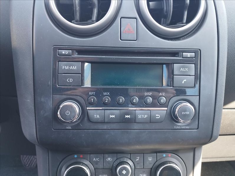 Nissan Qashqai 1,6 - fotka 13 z 15