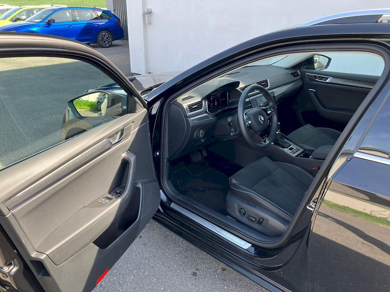 Škoda Superb (2024) SUPEREB COM GRT STY TD 110/2.0 - fotka 7 z 30