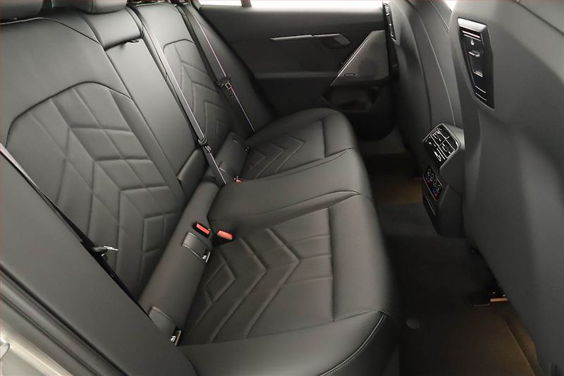 BMW Řada 5 (2025) 540d xDrive, 360°, Paměť - fotka 7 z 28