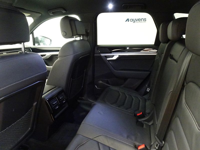 Volkswagen Touareg R-Line 3.0 TDI Tiptronic - fotka 13 z 15