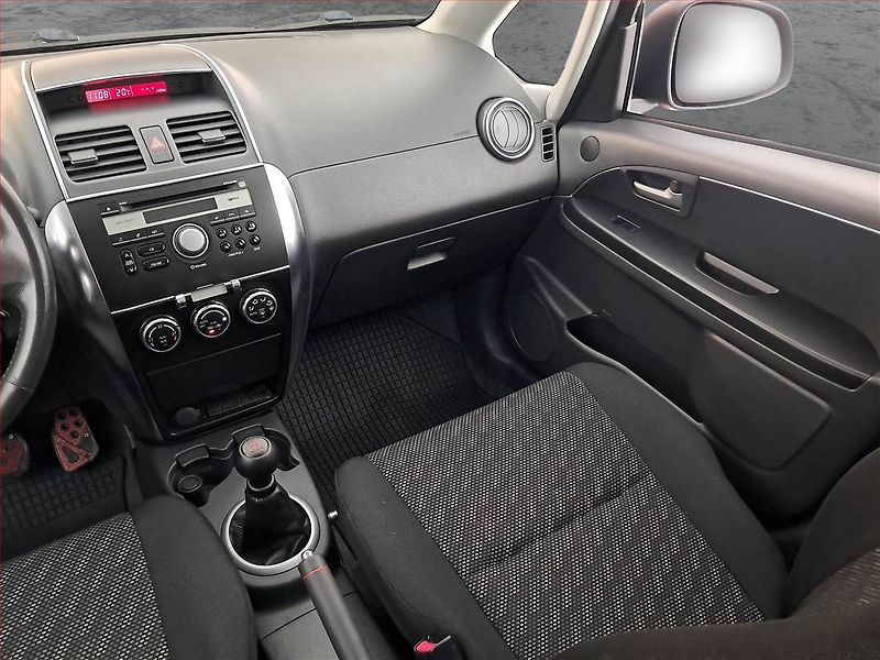 Suzuki SX4 (2007) 1.6 VVT, Vyhř. sedaček - fotka 8 z 16