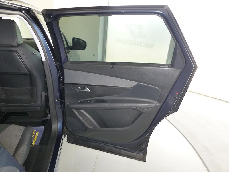 Peugeot 5008 (2020) 1,5HDI-96KW*NAVI**KAMERA*7MÍST - fotka 24 z 33