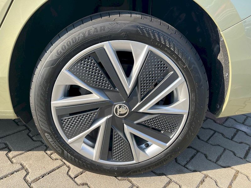 Škoda Superb (2025) COMBI SELECTION 2.0 TDI 110 kW - fotka 32 z 35