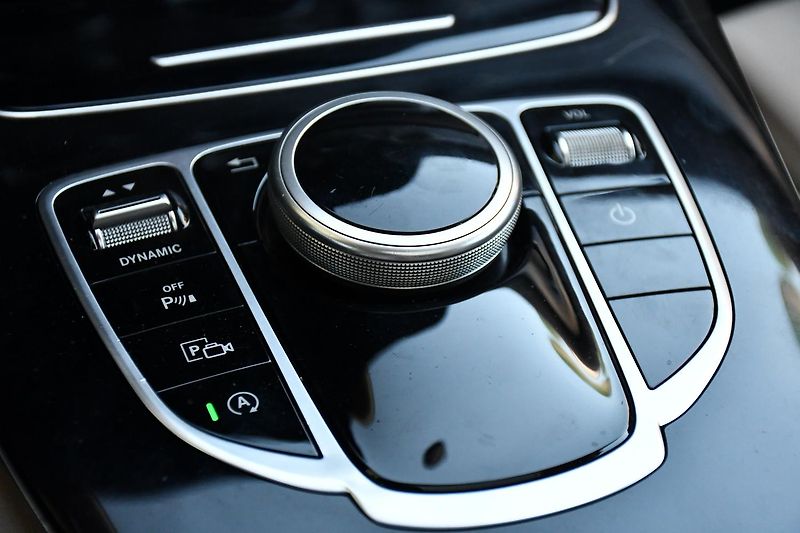 Mercedes-Benz Třídy E 350d - fotka 28 z 42