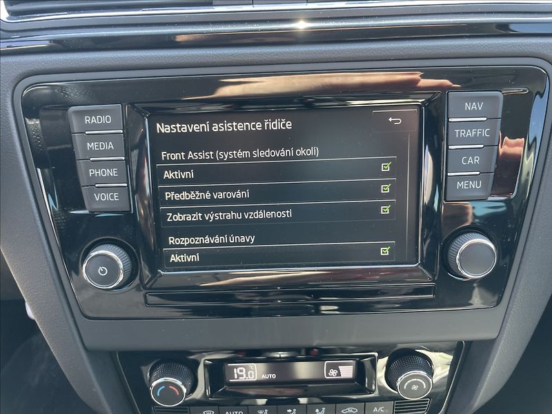 Škoda Rapid 1,2 TSi 66kw Style Radar Klima - fotka 20 z 37