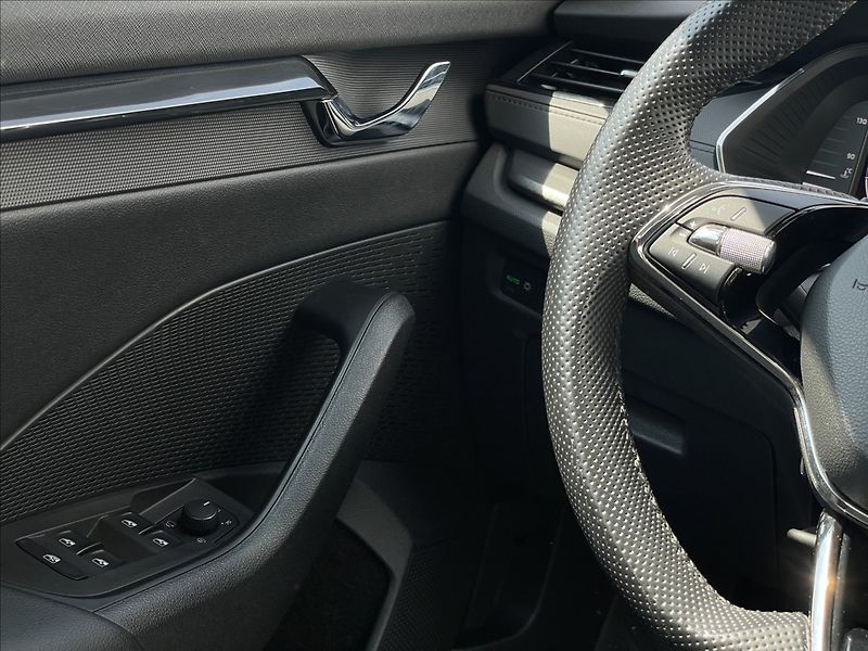 Škoda Octavia 2,0 TDI Combi Ambition Plus - fotka 14 z 24