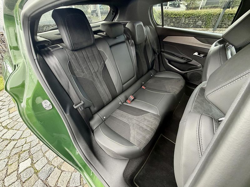 Peugeot 308 (2022) e-GT HYBRID 225 - fotka 19 z 28
