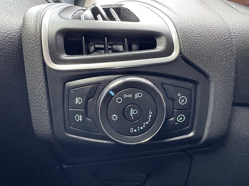 Ford Focus (2011) 1.6i Ti-VCT Klima Winter Paket - fotka 8 z 46