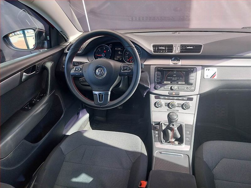 Volkswagen Passat (2015) 2.0 TDI, Navi, Xenony - fotka 7 z 17