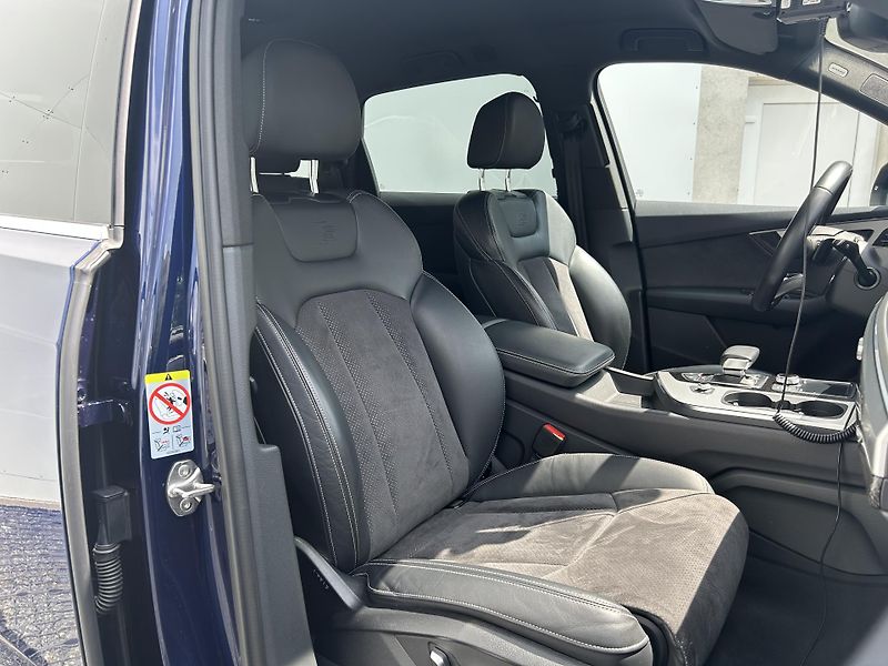 Audi SQ7 (2018) 4.0 biTDI V8 320 kW tiptronic - fotka 50 z 62