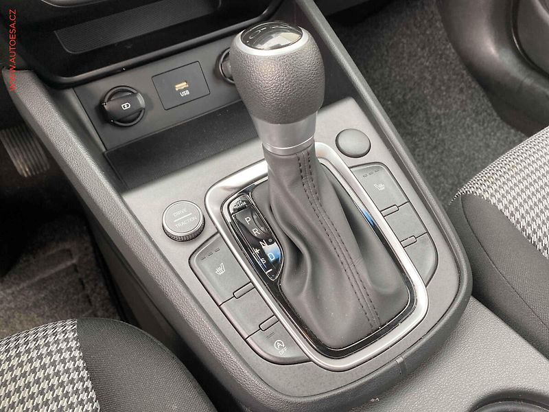 Hyundai Kona (2021) 1.0 T-GDi, AT, +ALU, kamera - fotka 16 z 19