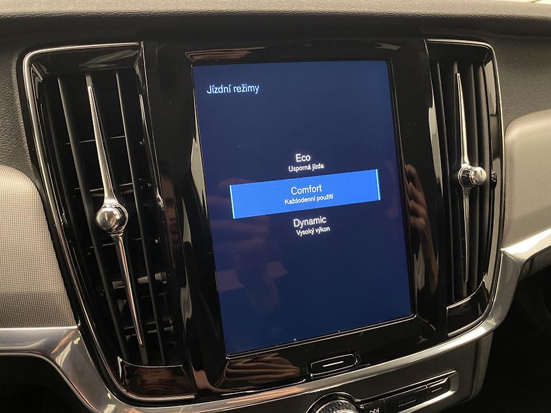 Volvo V90 B4 MOMENTUM AUT CZ - fotka 38 z 47