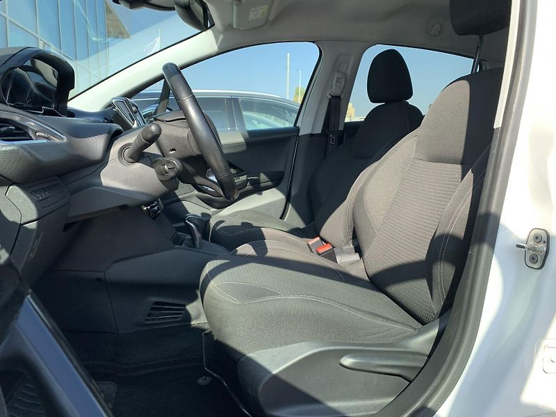 Peugeot 208 ALLURE+ 1.2 PureTech 81kW AT - fotka 17 z 22