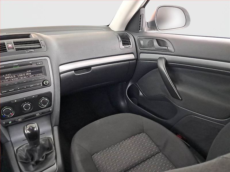 Škoda Octavia (2009) 1.4 TSI, Park. senzory - fotka 8 z 16