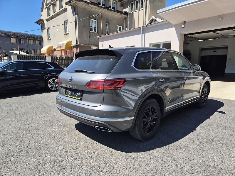 Volkswagen Touareg 3,0TDi 170kw 4x4 DSG TZ 19ALU - fotka 2 z 5