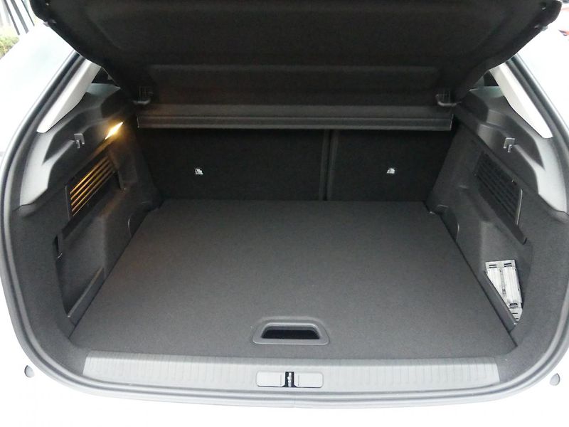 Citroën C4 (2026) MAX Petrol 130k Automatic - fotka 11 z 21