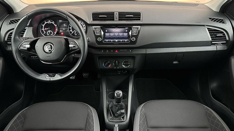 Škoda Fabia 1.0 TSI Ambition Combi - fotka 8 z 25