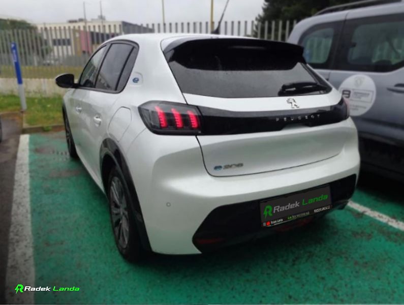 Peugeot 208 (2021) Allure Pack | DC 100 kW - fotka 2 z 7