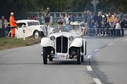 Na akci Jízda do vrchu a výstava historických vozidel se představilo na tři sta automobilů a motocyklů.