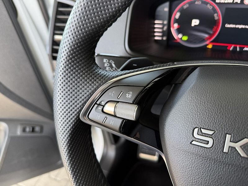 Škoda Karoq DSG 1,5TSi 110kW SportLine - fotka 19 z 24