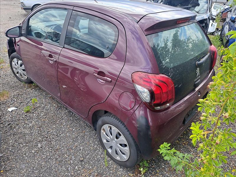 Peugeot 108 1,0 i - fotka 6 z 28
