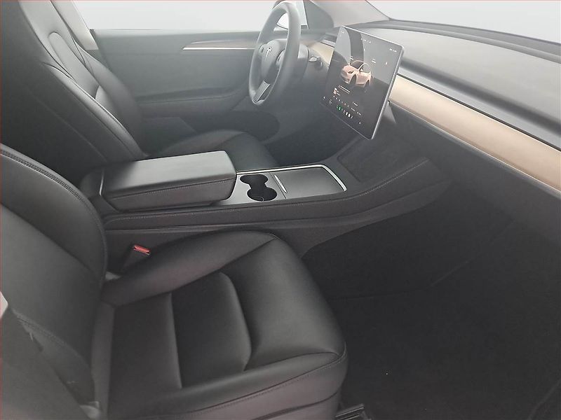 Tesla Model Y (2022) Long Range AWD 79kWh, SoH 91% - fotka 9 z 31