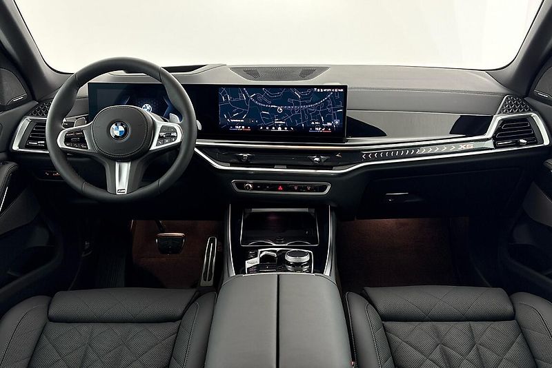 BMW X5 xDrive40i - fotka 17 z 28