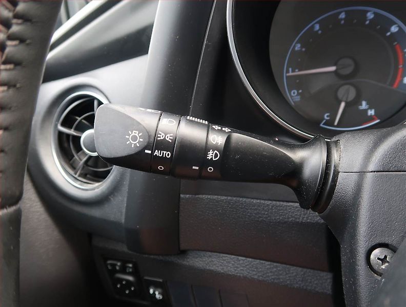 Toyota Auris (2016) 1.6 Valvematic, Serv.kniha - fotka 17 z 20