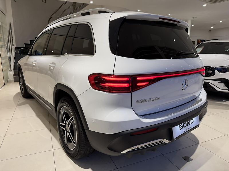 Mercedes-Benz EQB (2025) 250+/AMG/LED/PARKTRONIC  - fotka 4 z 18