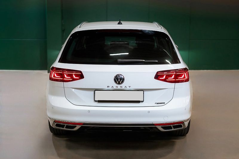 Volkswagen Passat TDI 4M 147kW R-Line - fotka 4 z 21