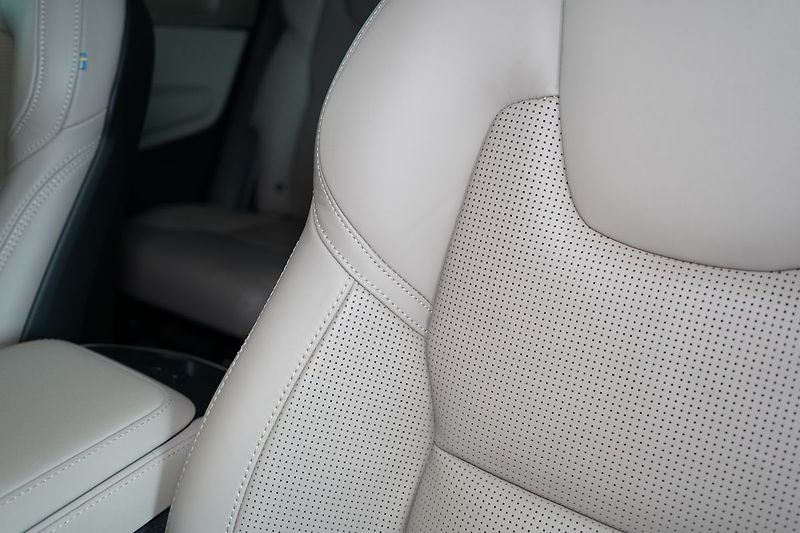 Volvo XC90 B5 PLUS Bright, Vzduch, 360° - fotka 23 z 50