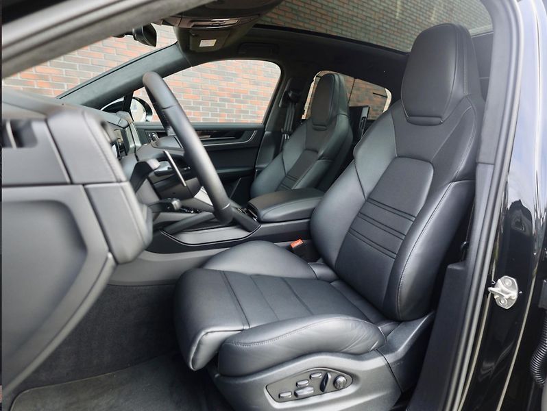 Porsche Cayenne (2025) Coupe E-Hybrid 360KW Techart - fotka 24 z 46