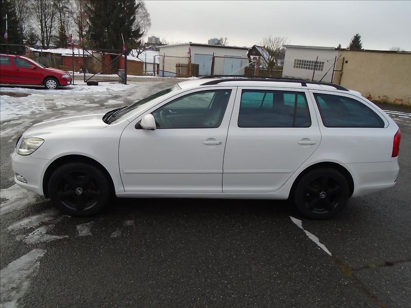 Škoda Octavia 1,6 - fotka 9 z 25