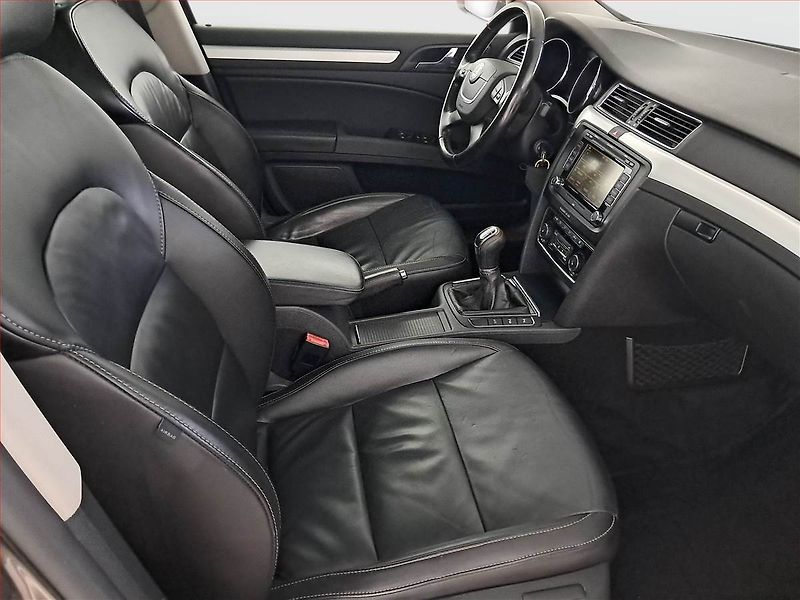 Škoda Superb (2010) Elegance 2.0 TDI, Navi, Xenony - fotka 9 z 23