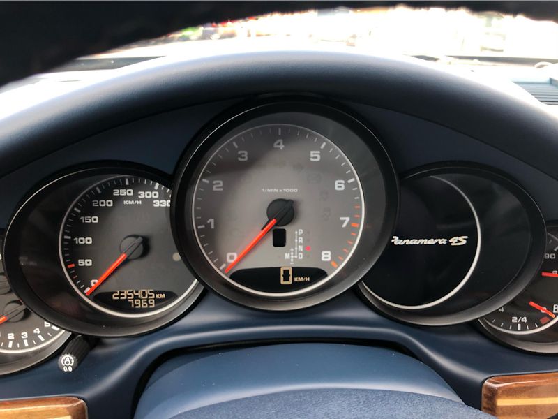 Porsche Panamera 4S - fotka 19 z 30