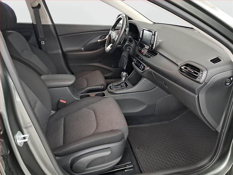 Hyundai i30 (2023) Smart 1.0 T-GDI - fotka 9 z 19