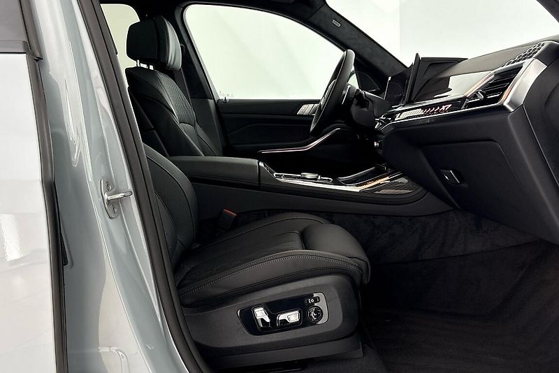 BMW X7 xDrive40d - fotka 16 z 29