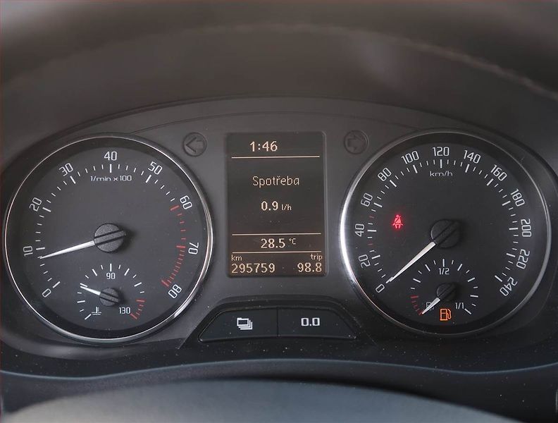 Škoda Roomster (2013) Scout 1.2 TSI, ČR,1.maj - fotka 11 z 18