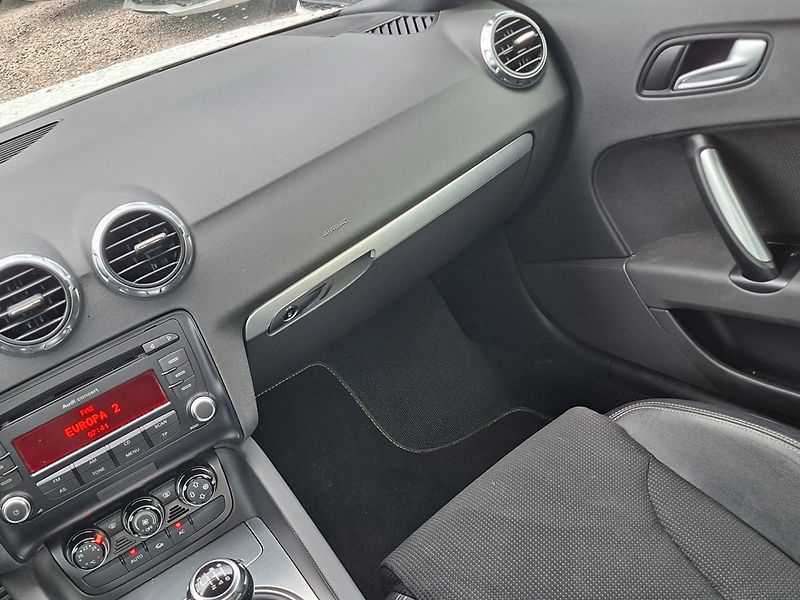 Audi TT (2009) 1.8TFSI 118kW MAN S-LINE - fotka 14 z 29