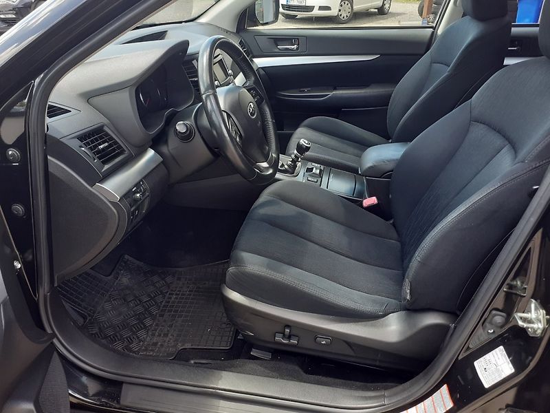 Subaru Outback (2013) 2.0 D 4x4 110 Kw - fotka 15 z 34