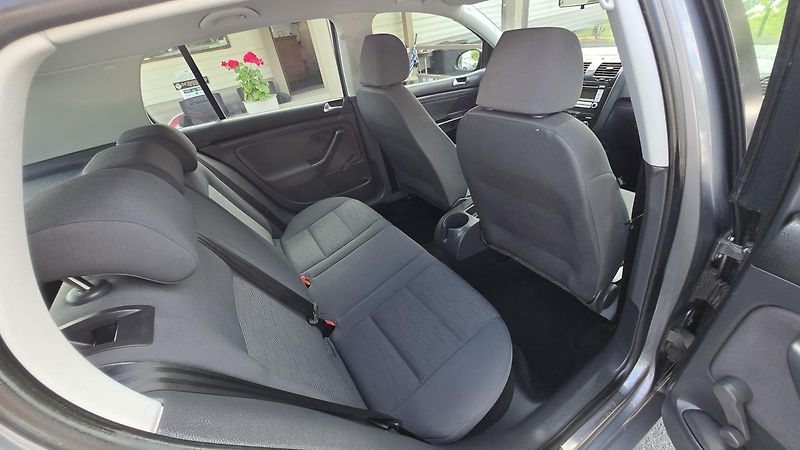 Volkswagen Golf 1.4 TRENDLINE  59KW - fotka 17 z 35