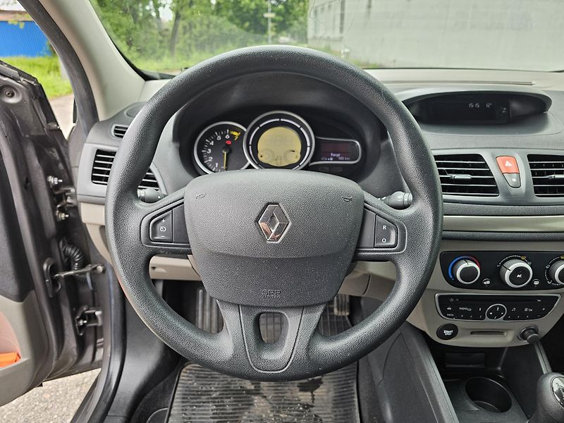 Renault Mégane (2010) 1.6i , KLIMA - fotka 10 z 17
