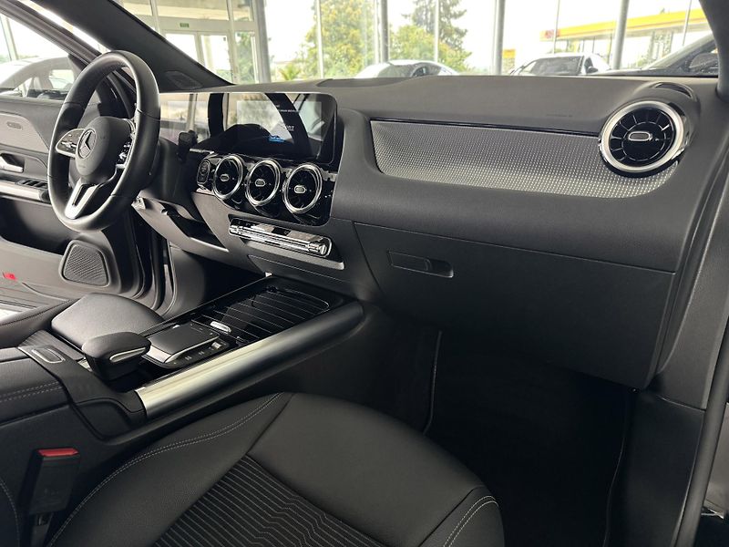Mercedes-Benz GLA 200d AUT*Distronic*Tažné*DPH - fotka 13 z 37