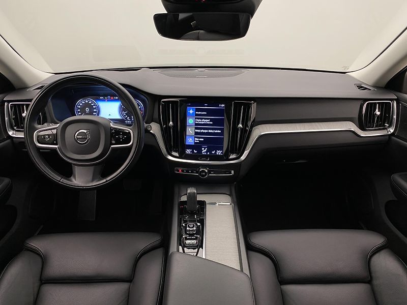Volvo V60 CC B5 AWD MOMENTUM AUT - fotka 2 z 53