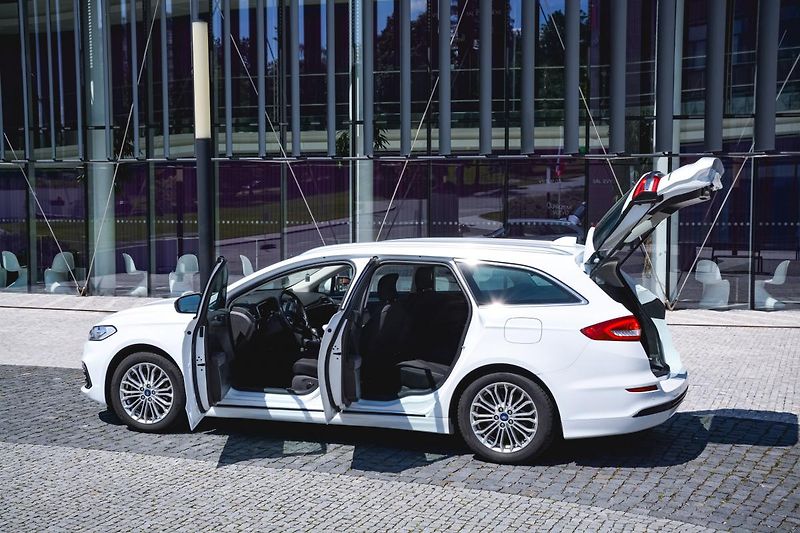 Ford Mondeo (2021) 2.0 138kw Hybrid ecvT TITANIUM - fotka 7 z 32