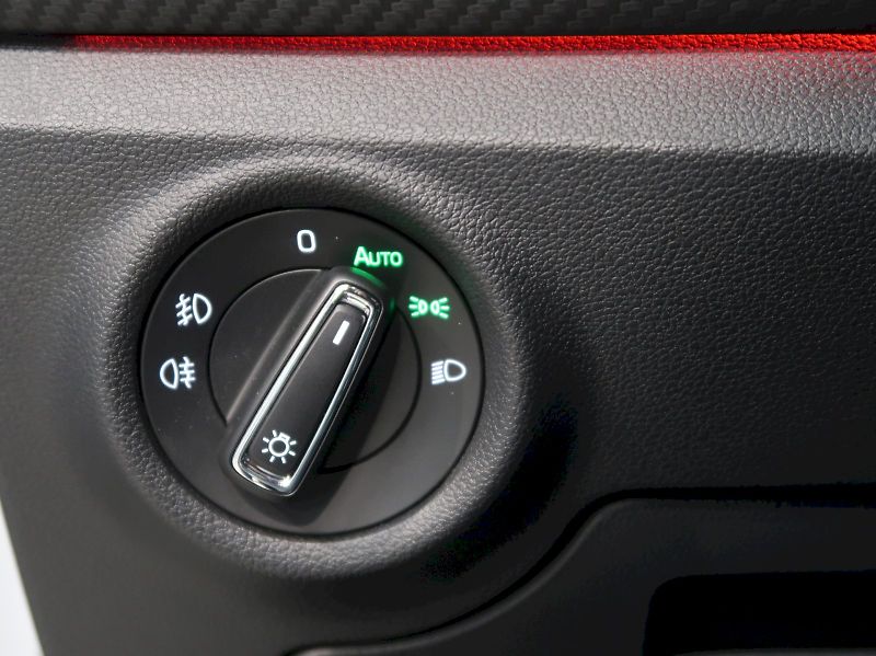 Škoda Kamiq (2025) MONTE CARLO 1.0TSI 85KW PANORA - fotka 35 z 38